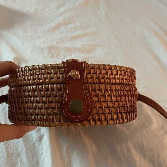 NWOT Rattan Purse with navy & white lining - Picture 3 of 4